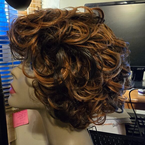 Wig - Picture 4 of 4